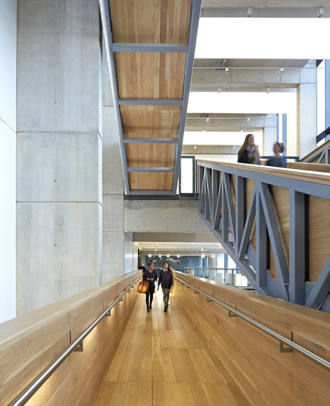 Manchester-Metropolitan-University-art-school-extension-with-wooden-stairs-and-bridges-by-Feilden-Clegg-Bradley-Studios_dezeen_4